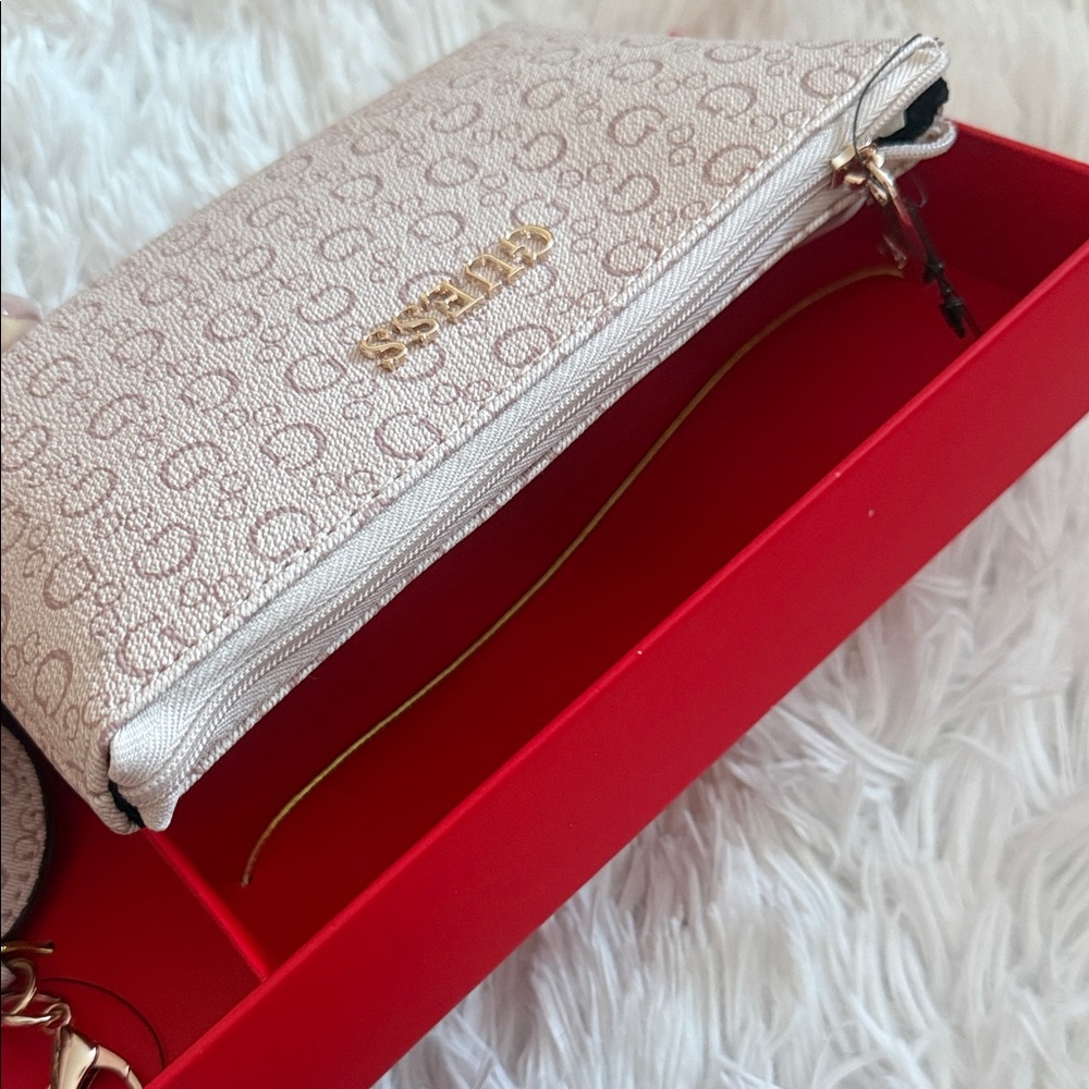 Guess Light Beige Wallet and Keychain Set | Valentines Gift 💝 - Picture 4 of 6